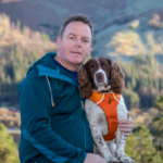 Cão de terapia ganha estátua por ajudar mais de 10 mil pessoas durante pandemia