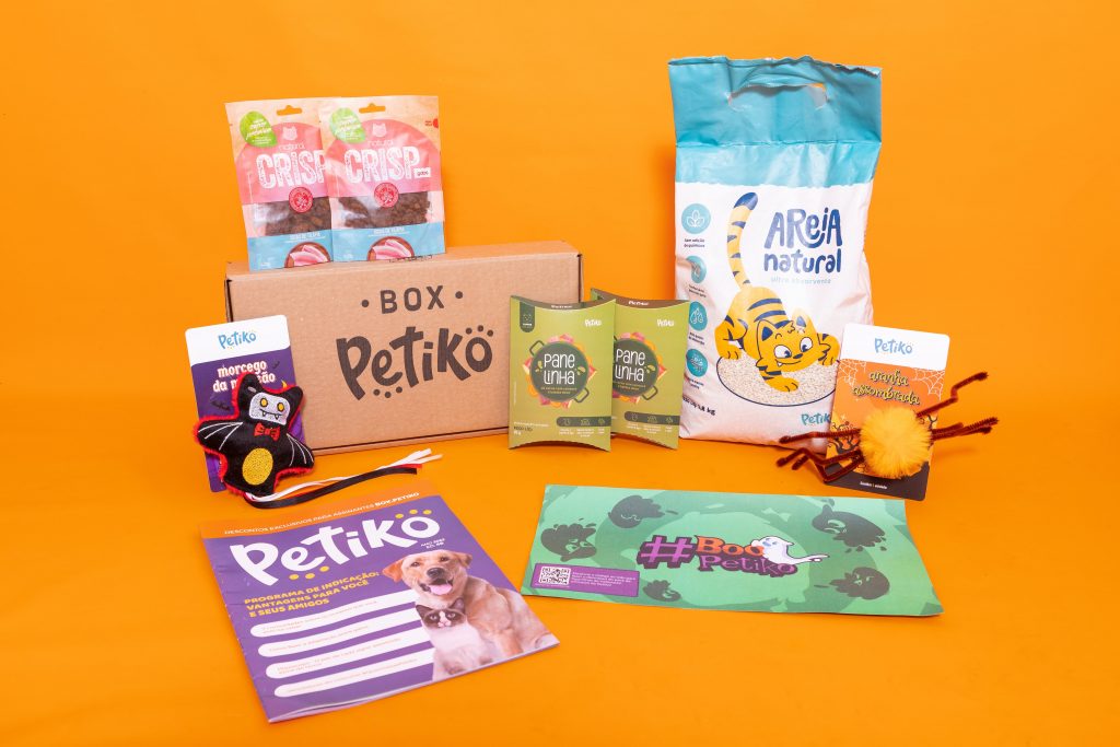 BOX.Petiko com petisco, brinquedo e areia para gato