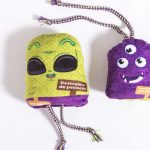 Pelúcia Etevira para cães, desenvolvida pela Petiko, com seus dois lados