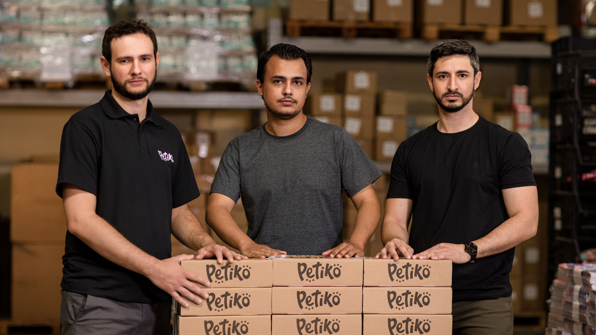 Petiko completa 11 anos e consolida modelo verticalizado no mercado pet brasileiro